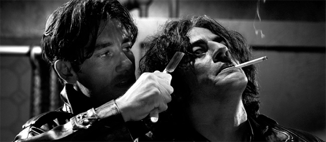 Clive Owen et Benicio Del Toro dans Sin City (2005)