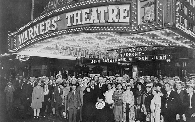 Le Warner Theatre dans les années 1920