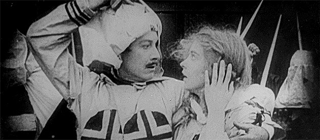 Henry B. Walthall et Lillian Gish dans La naissance d'une nation (1915)