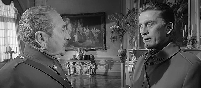 Adolphe Menjou et Kirk Douglas dans Les sentiers de la gloire (1957)