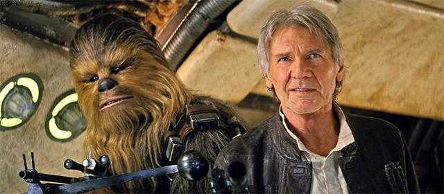 Peter Mayhew et Harrison Ford dans Star Wars Episode VII : Le Réveil de la Force (2015)