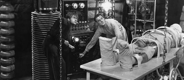 Dwight Frye et Colin Clive dans Frankenstein (1931)