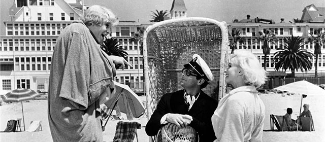 Jack Lemmon, Tony Curtis et Marilyn Monroe dans Certains l'aiment chaud (1959)