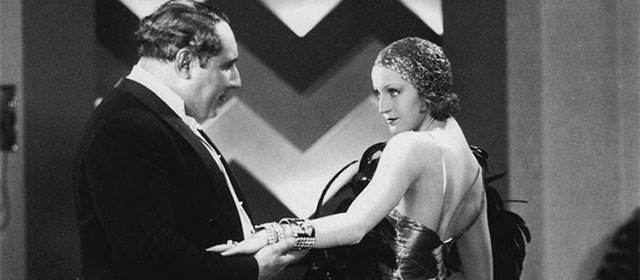 Pierre Alcover et Brigitte Helm dans L'Argent (1928)