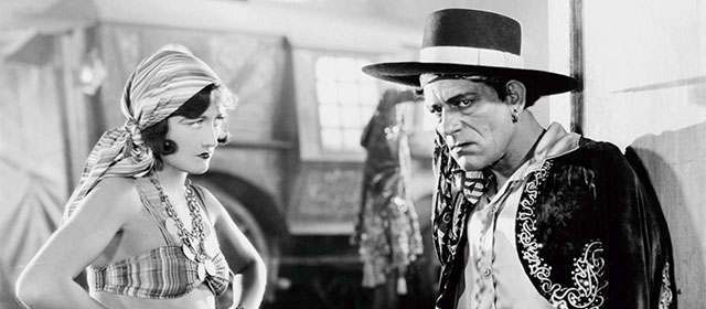 Joan Crawford et Lon Chaney Sr. dans L'Inconnu (1927)