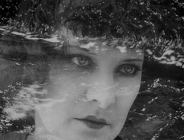 Gina Manès dans Cœur fidèle (1923)