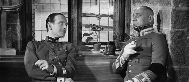 Pierre Fresnay et Erich von Stroheim dans La Grande Illusion (1937)