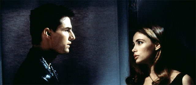 Tom Cruise et Emmannuelle Béart dans Mission : Impossible (1996)