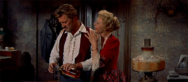 Kirk Douglas et Jo Van Fleet dans Règlement de comptes à OK Corral (1957)